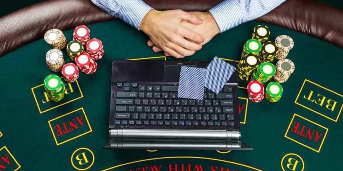 Rolling the Dice: The Allure and Ins and Outs of Online Casinos